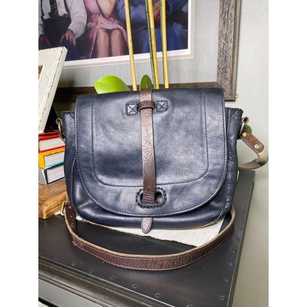WILL Leather Goods Seneca Black Crossbody Bag - Picture 2 of 12